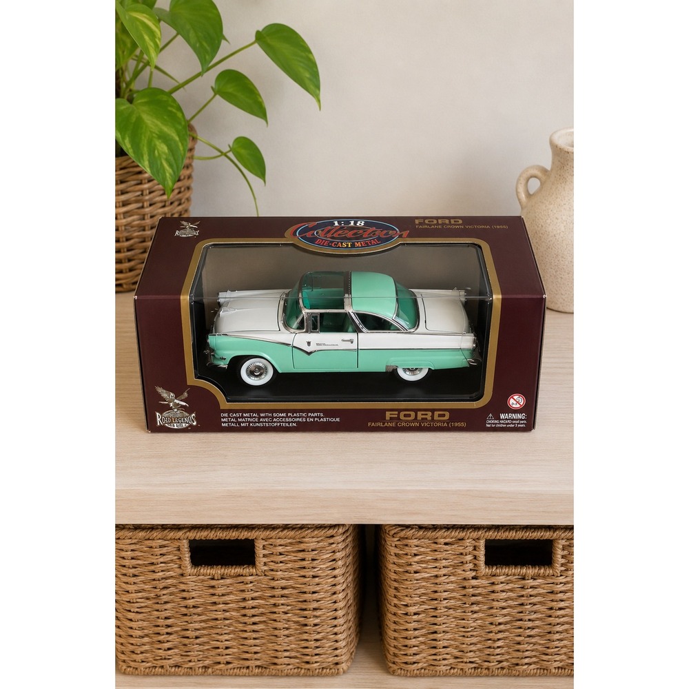 Road Legends 1955 Ford Fairlane Crown Victoria 1:18 Diecast Mint Green New Box